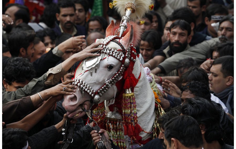 वहीं सरकार ने किसी भी तरह के जुलूसों पर पाबंदी लगा दी है तो लिहाज़ा जुलूस का आयोजन नहीं हो सकेगा।