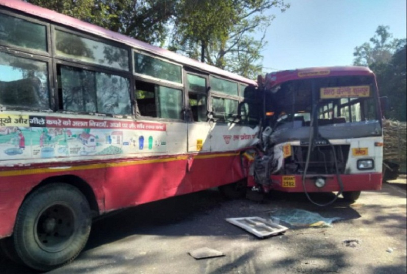 प्रतीकात्मक चित्र :एक के बाद एक चार बसों की जबरदस्त टक्कर से दहल गया इलाका